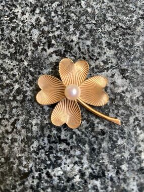 Small Vintage Winard 12k Gold Filled Brooch with Faux Pearl